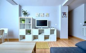Holidays2Malaga Salitre 3 Bedroom Up To 7 People High Speed Wifi